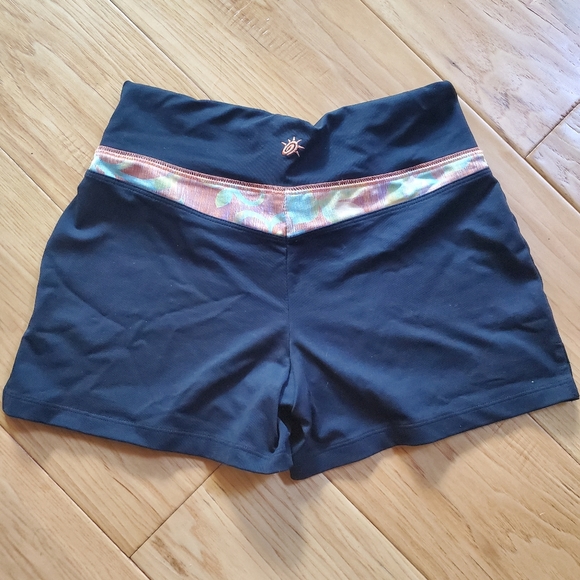 Active were shorts and top - Picture 10 of 10